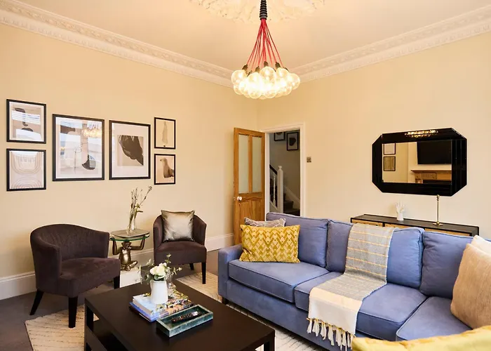 The Peckham Hideaway - Bright 3Bdr Flat